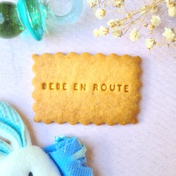 Boîte de 12 biscuits "Bébé en route"