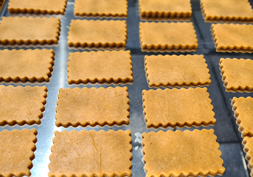 preparation-de-biscuits-a-la-cannelle